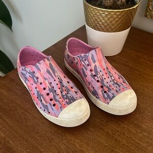 Native shoes pink/purple camo print size C13